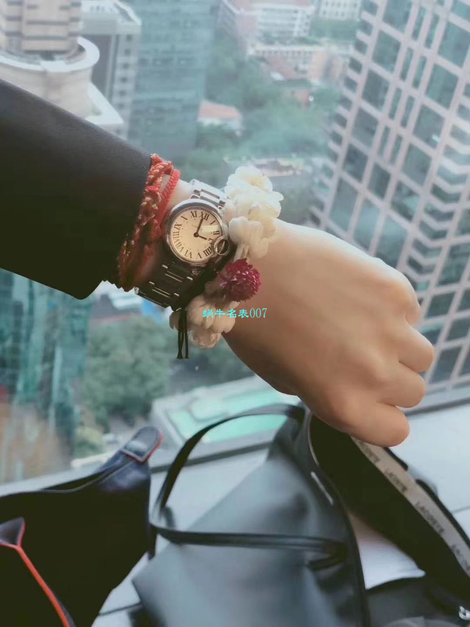 【HBBV6厂一比一复刻高仿手表】卡地亚蓝气球系列小号28毫米石英蓝气球W69010Z4女表 