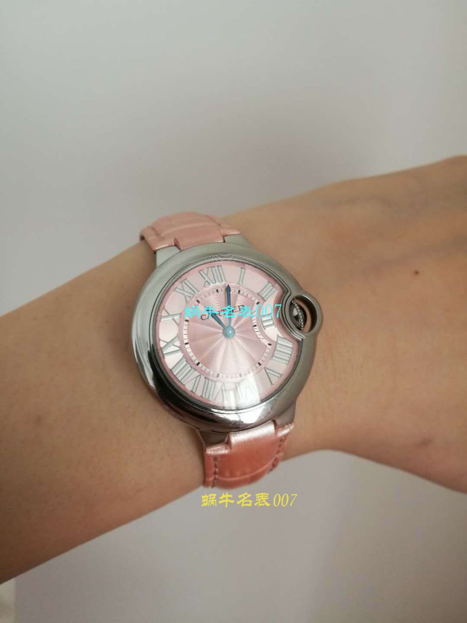 【独家视频测评V6厂一比一高精仿手表】卡地亚蓝气球系列W6920084女士33毫米石英腕表 / KAC080