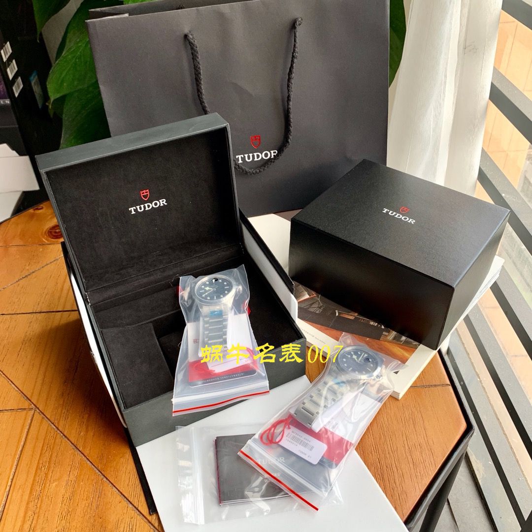 【渠道原单】帝舵碧湾系列M79540-0004腕表 / DT037