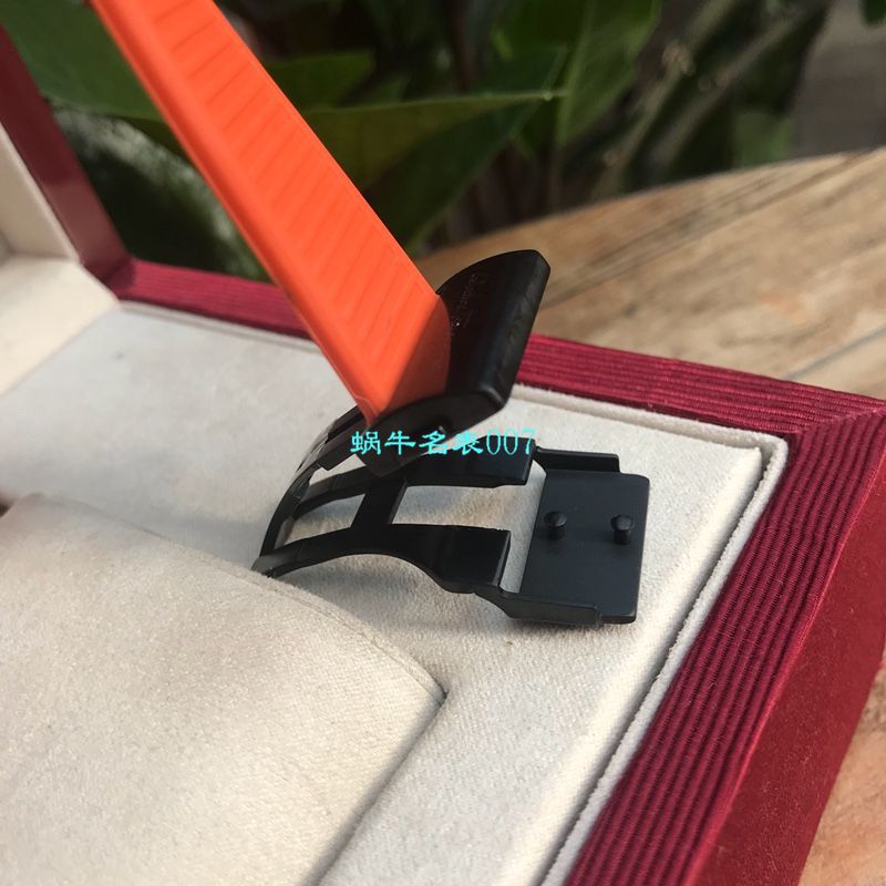 【渠道原单】菲拉格慕Ferragamo F-80系列碳素纤维男士腕表 / FEL011