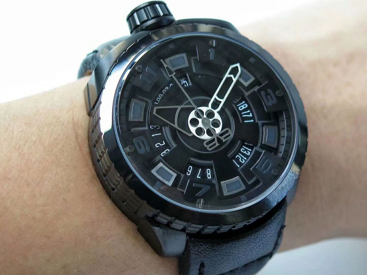 BB FACTORY 巧思之作【一表两用 奇思妙构】BBF出品BOMBERG BOLD系列腕表劲酷登场， / BB002