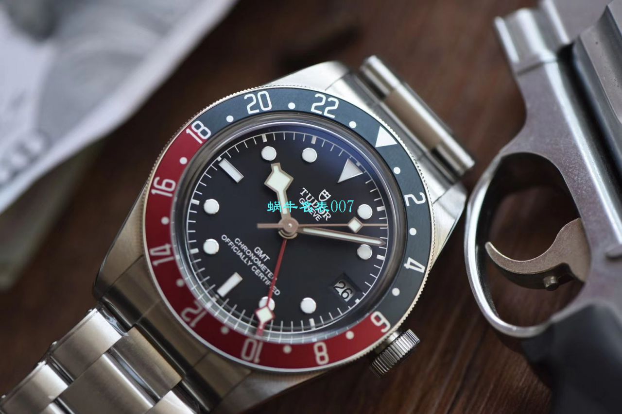 【zf厂的帝舵怎么样，什么厂最好】帝舵碧湾格林尼治型“红蓝”复刻高仿M79830RB-0001腕表 / DT067