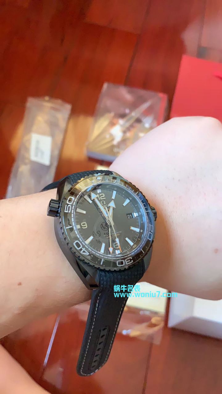 【视频评测VS厂深海之黑间金之王】欧米茄海洋宇宙600米复刻高仿手表215.63.46.22.01.001腕表 / M660