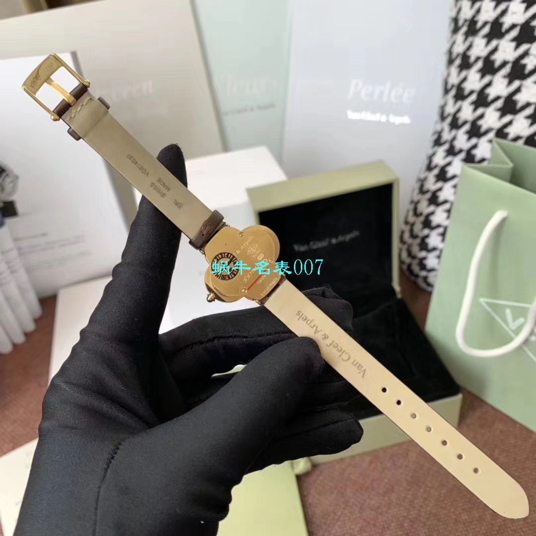 V&A厂2020年最新款高仿女表梵克雅宝ALHAMBRA系列VCARO8WT00,VCARO8SF00腕表 / VCA09