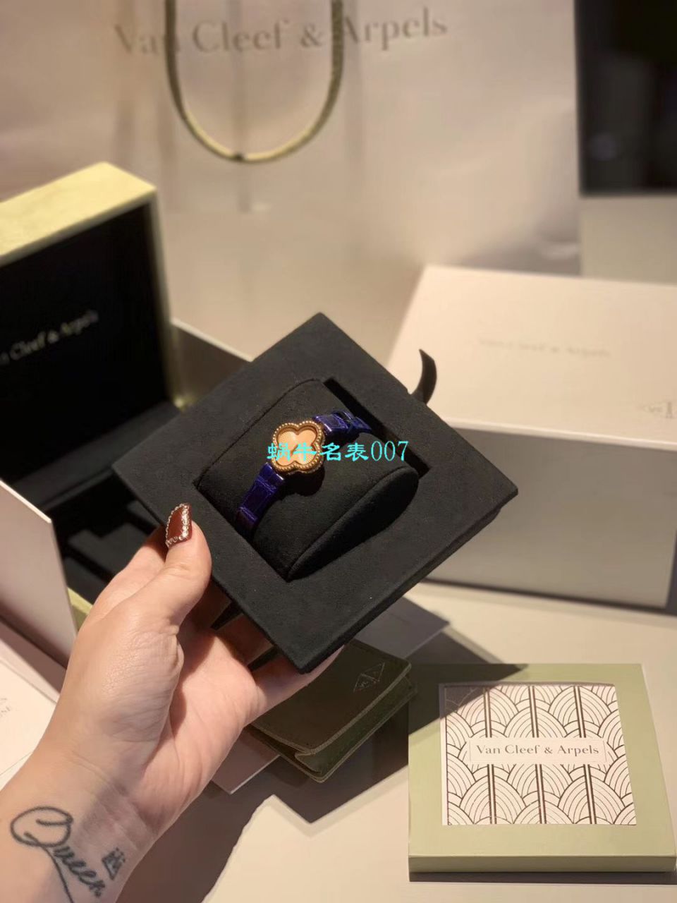 V&A厂2020年最新款高仿女表梵克雅宝ALHAMBRA系列VCARO8WT00,VCARO8SF00腕表 / VCA09