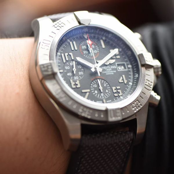 OXF厂超A高仿手表百年灵复仇者系列E13383101M2W1腕表