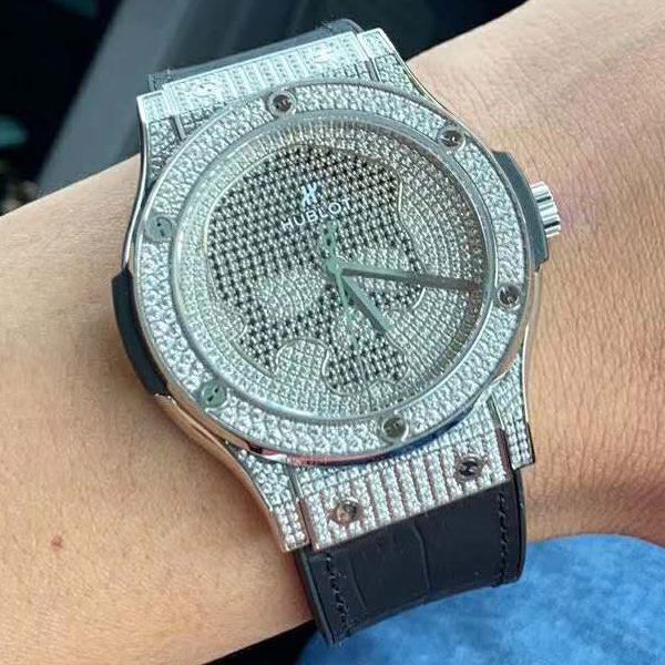 WWF厂超A高仿手表宇舶经典融合满钻511.NX.9000.LR.1704.SKULL腕表