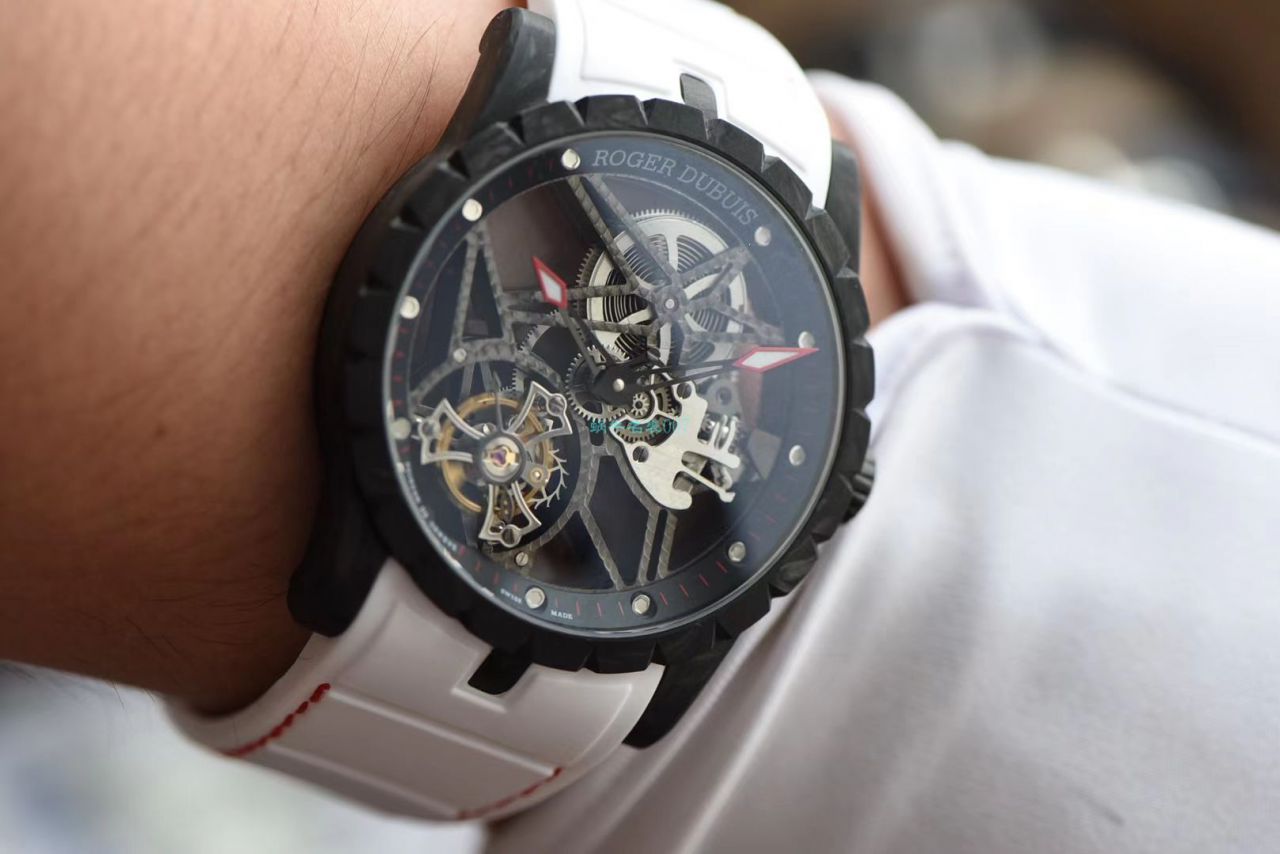BBR厂罗杰杜彼Roger Dubuis王者系列碳纤维陀飞轮顶级复刻高仿手表DBEX0577腕表 / LJ092