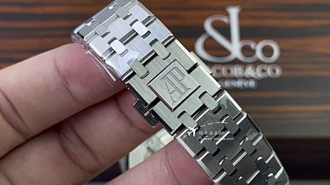 APS爱彼皇家橡树复刻高仿腕表15451ST.ZZ.1256ST.03，15451ST. ZZ.1256ST.01，15451ST.ZZ.D011CR.01，15451ST.ZZ.1256ST.02 / AP276