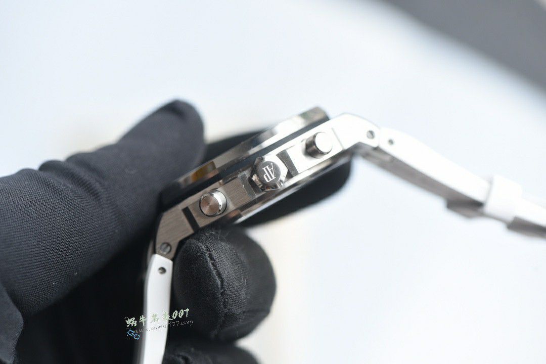 Duck爱彼皇家橡树离岸型最好高仿女表26231OR.ZZ.D003CA.01腕表 / AP302