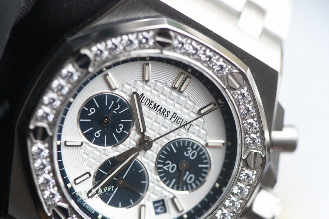 Duck爱彼皇家橡树离岸型最好高仿女表26231OR.ZZ.D003CA.01腕表 / AP302