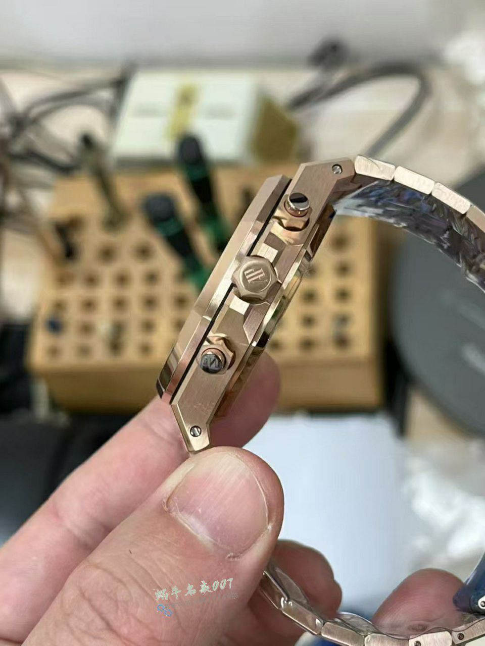 APS爱彼皇家橡树复刻高仿26240OR.OO.1320OR.05腕表 / AP309