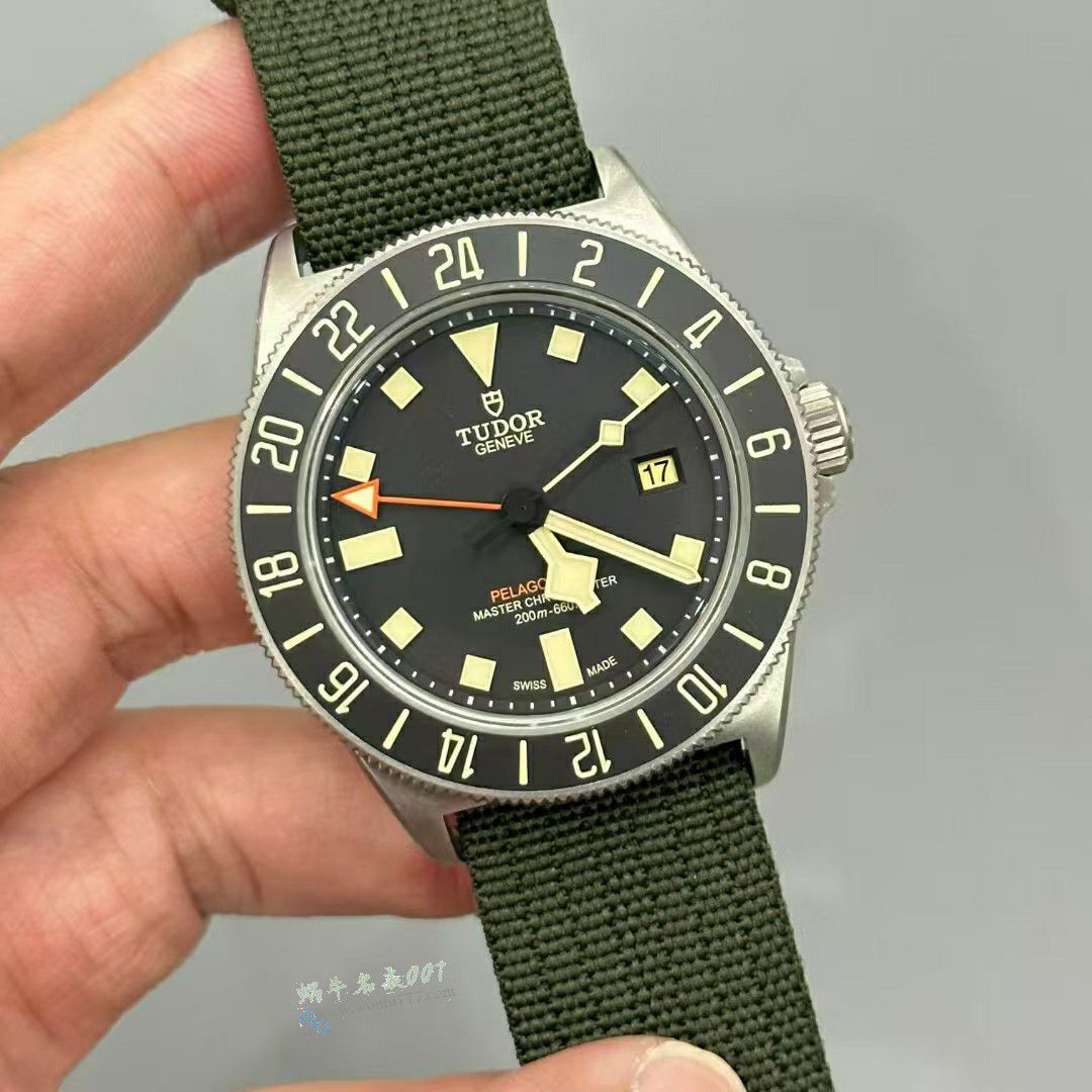 M+帝舵领潜型系列最好复刻手表网站M2542G247NU-0002腕表 / DT088