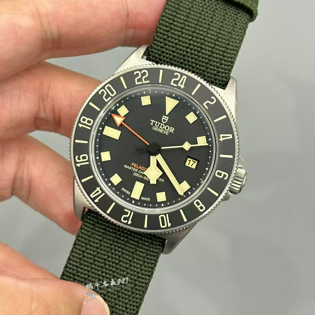 M+帝舵领潜型系列最好复刻手表网站M2542G247NU-0002腕表 / DT088