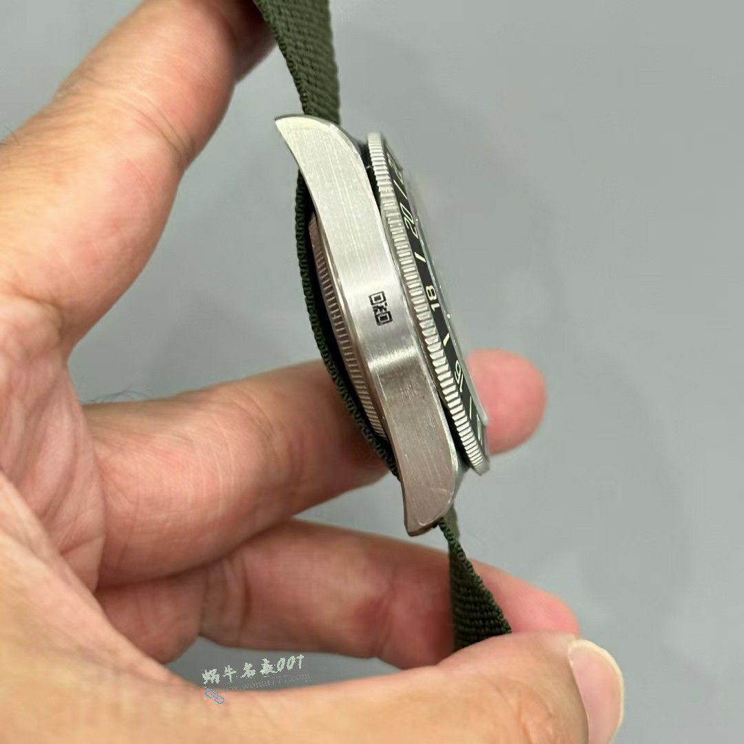 M+帝舵领潜型系列最好复刻手表网站M2542G247NU-0002腕表 / DT088