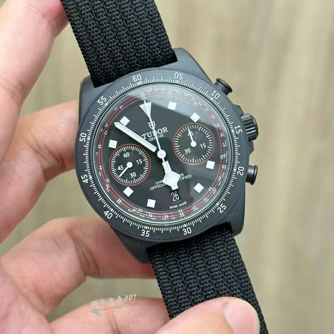 M+帝舵领潜型系列最好复刻手表网站M2542G247NU-0002腕表 / DT088