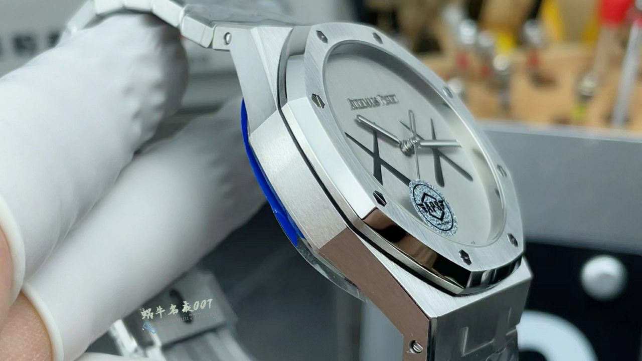 APS厂 爱彼Audemars Piguet联名kaws 的新品15500 / AP315