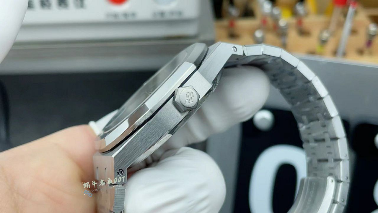 APS厂 爱彼Audemars Piguet联名kaws 的新品15500 / AP315