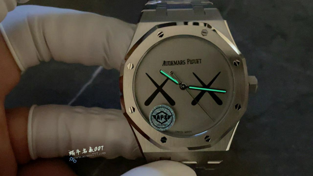 APS厂 爱彼Audemars Piguet联名kaws 的新品15500 / AP315