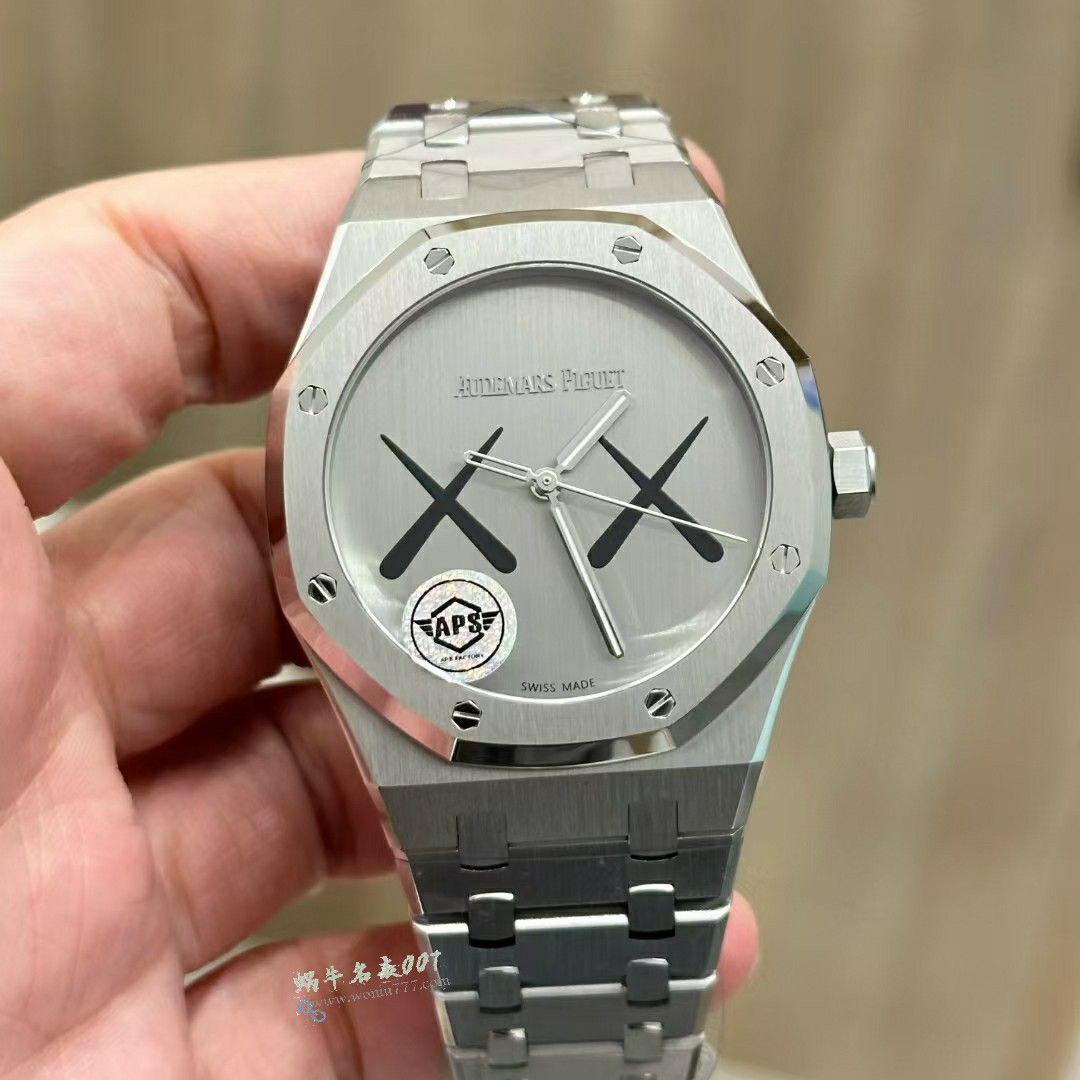 APS厂 爱彼Audemars Piguet联名kaws 的新品15500 / AP315