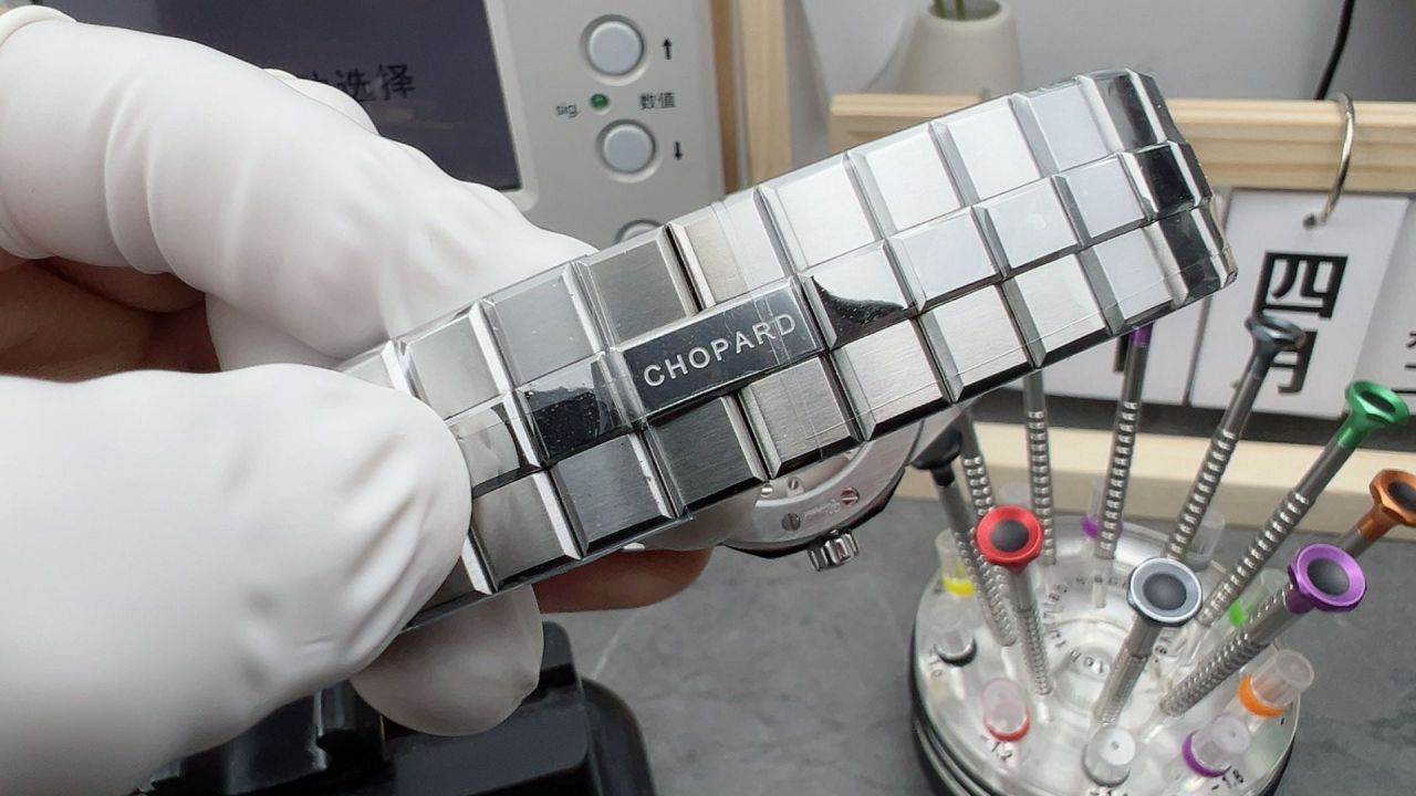 GH萧邦雪山傲翼系列粉盘日历款腕表 / XB089