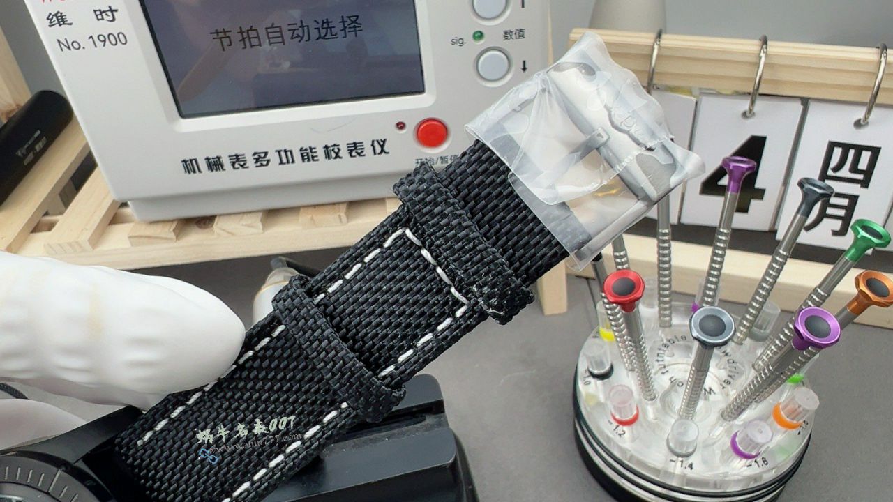 BLS百年灵复仇者系列复仇者计时码表 M Stand 联名限定款复刻腕表 / BL218