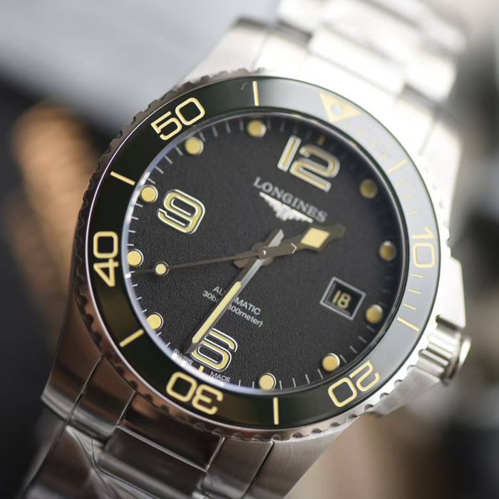 视频评测浪琴康卡斯复刻手表水鬼深绿色陶瓷表圈