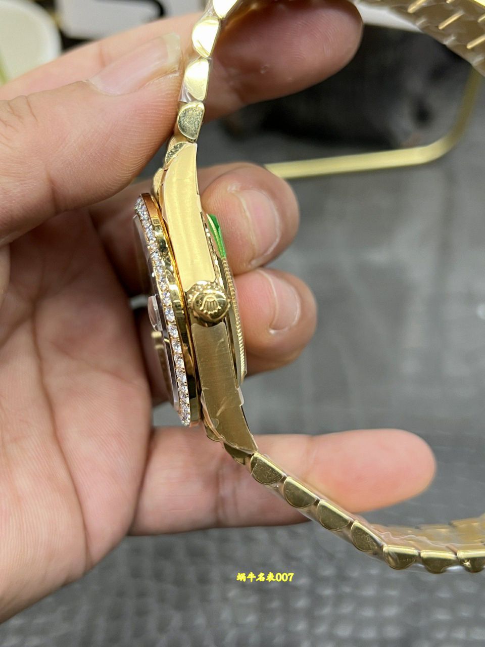 CBD劳力士星期日历型配重莫桑石m228348rbr-0045腕表 / R1032