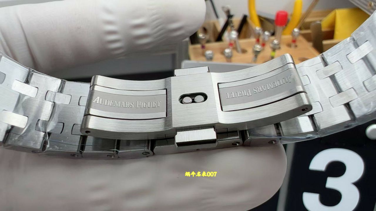 APS厂一体机爱彼皇家橡树系列15451ST.ZZ.1256ST.03腕表 / AP379