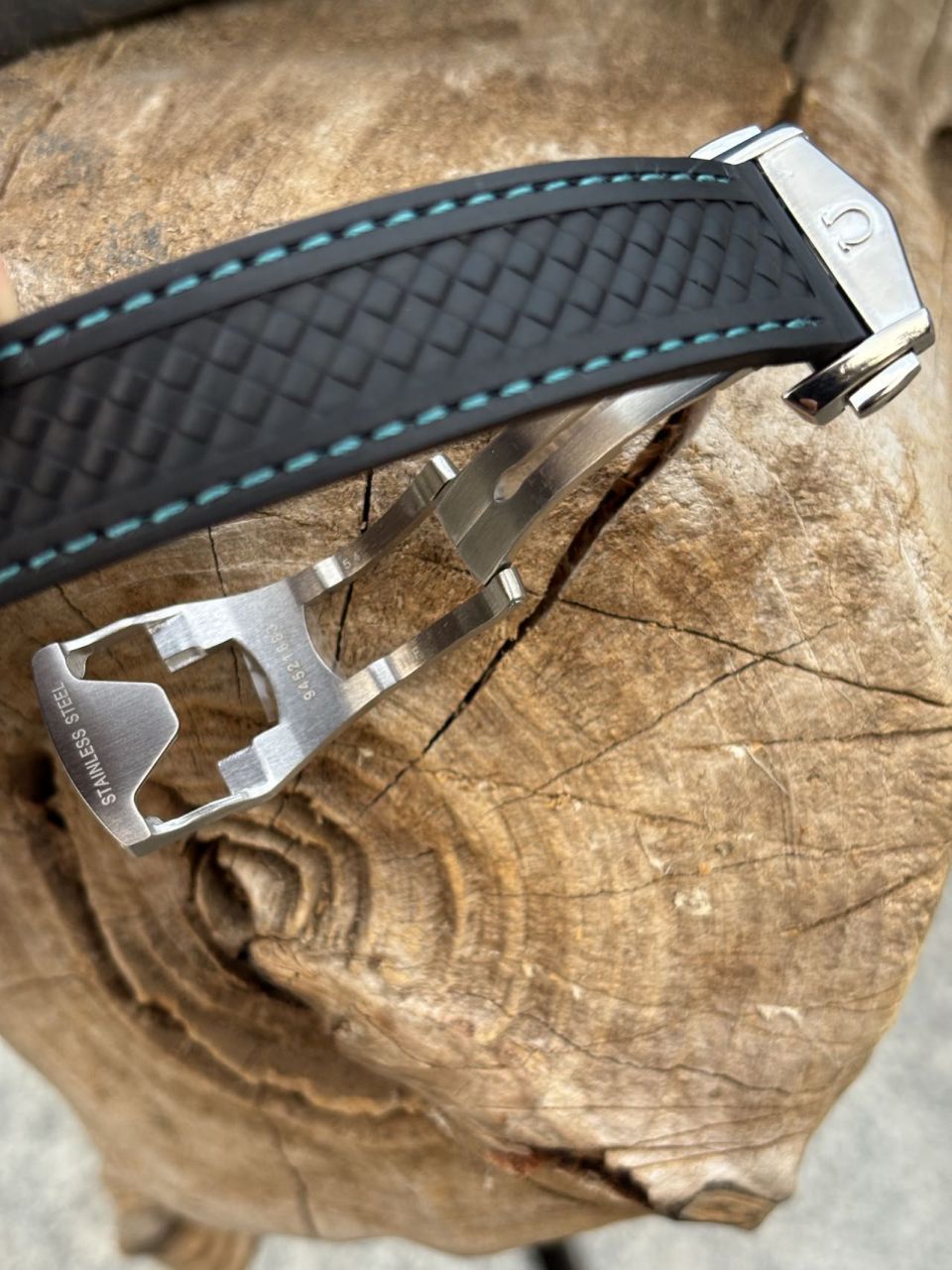 VS欧米茄海马系列150米220.32.41.21.03.001腕表 / 