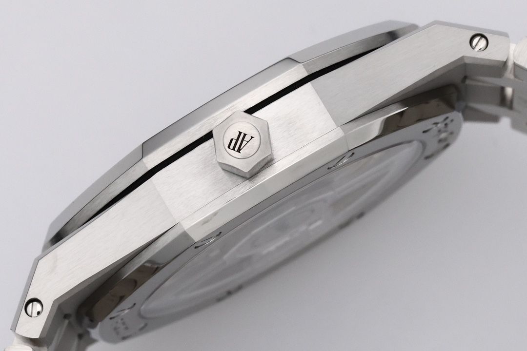 ZF爱彼皇家橡树系列16204ST.OO.1240ST.01腕表 /  