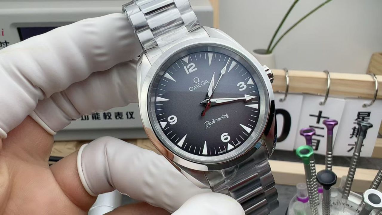 VS铁霸欧米茄海马系列235.10.38.20.06.001腕表 /  