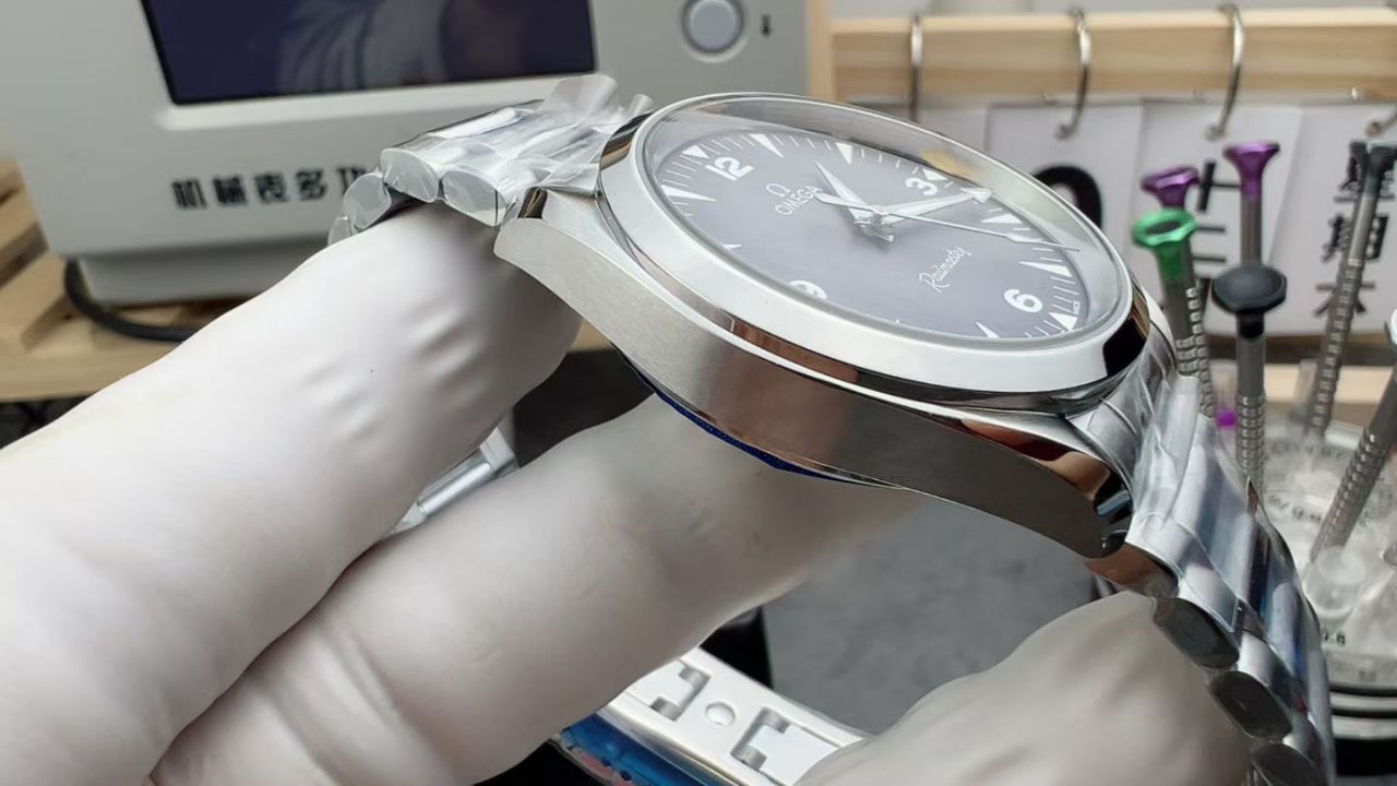 VS铁霸欧米茄海马系列235.10.38.20.06.001腕表 /  