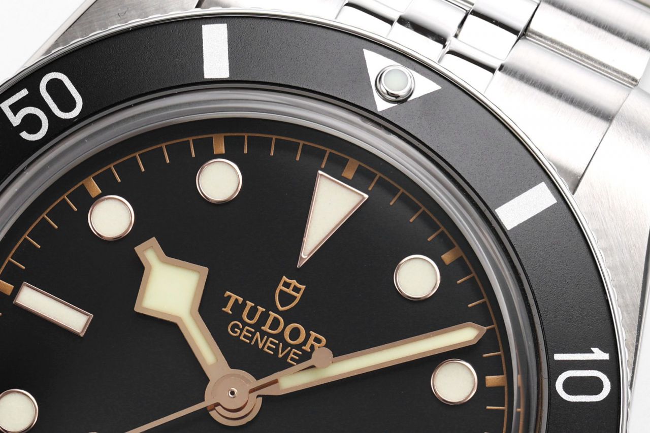 ZF帝舵碧湾系列M79000-0001,M79000N-0001腕表 /  