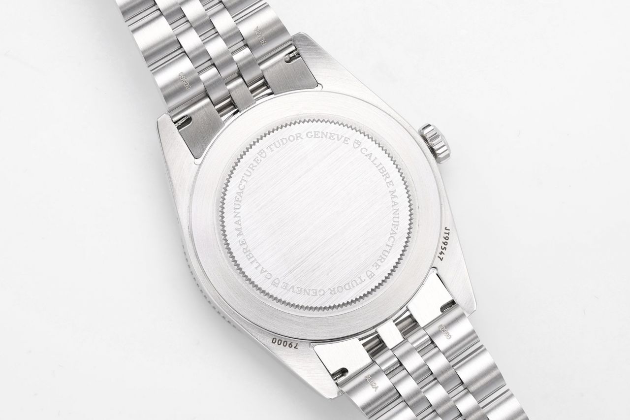 ZF帝舵碧湾系列M79000-0001,M79000N-0001腕表 /  