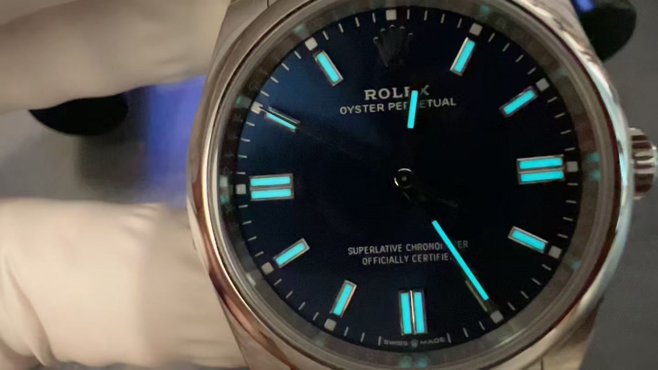 VS劳力士蚝式恒动系列126000-0015腕表 /  