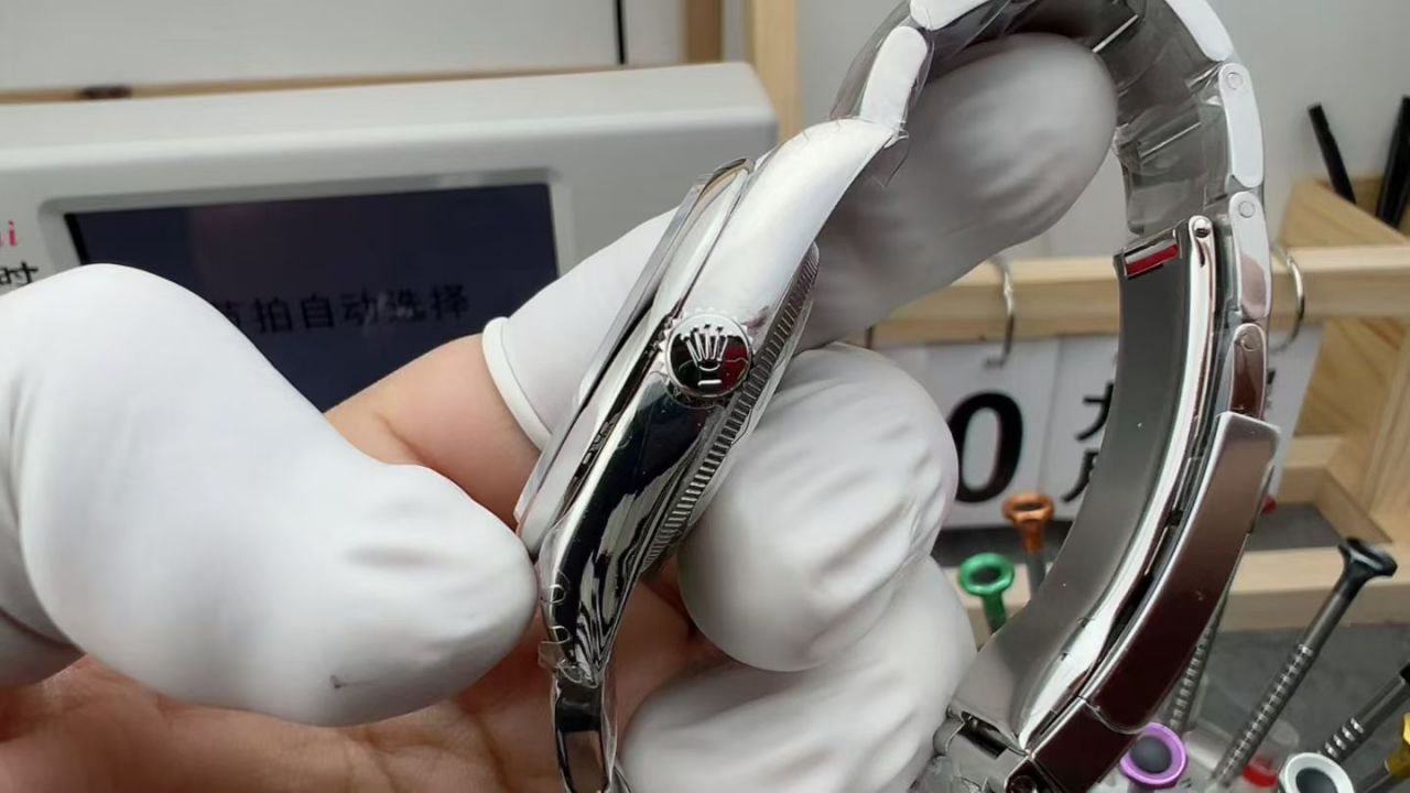 VS劳力士蚝式恒动系列126000-0015腕表 /  