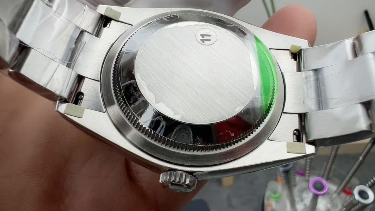 VS劳力士蚝式恒动系列126000-0015腕表 /  