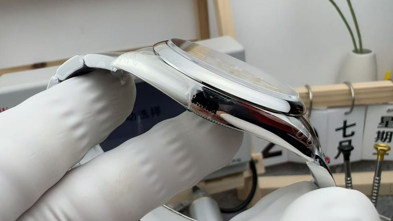 VS劳力士蚝式恒动系列134300-0001腕表 /  