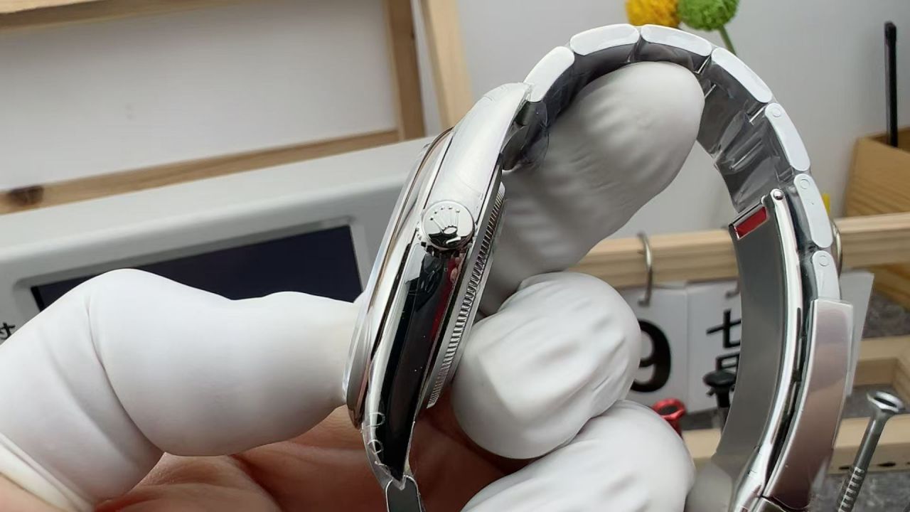 VS劳力士蚝式恒动系列134300-0001腕表 /  