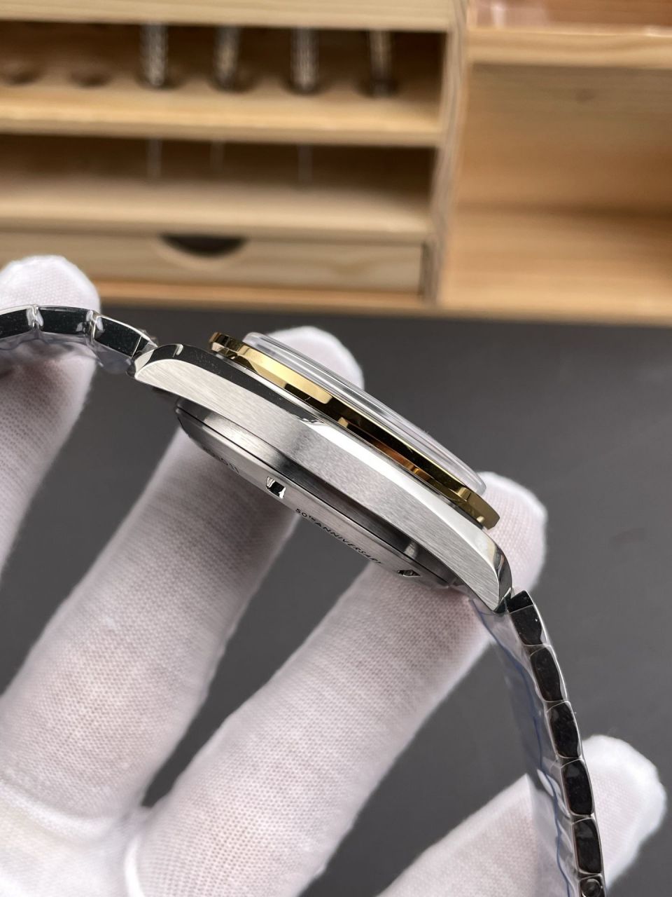 N1欧米茄超霸系列310.20.42.50.01.001腕表(“阿波罗11号”50周年限量版) /  