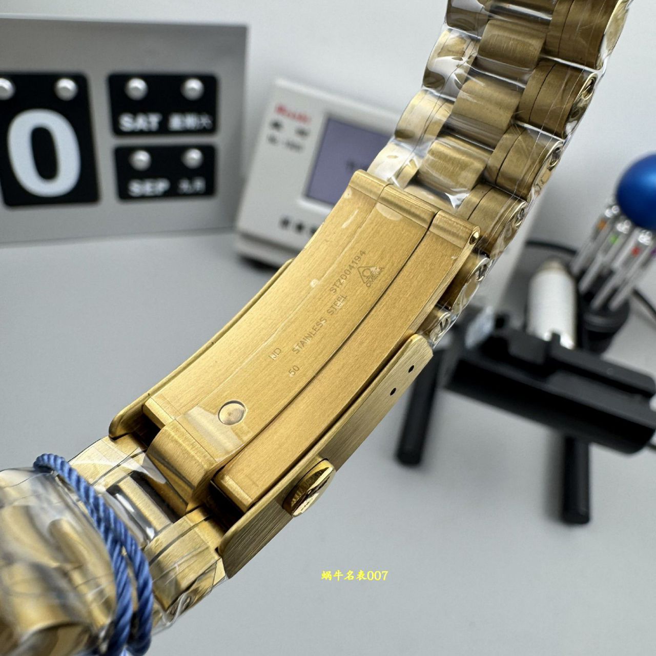 N1欧米茄超霸系列310.60.42.50.99.002腕表 /  