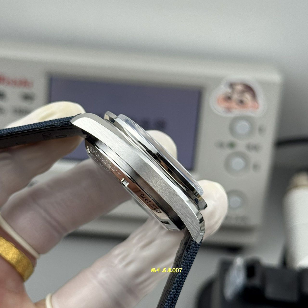 N1欧米茄超霸系列310.32.42.50.02.001腕表(史努比奖”50周年纪念腕表) /  