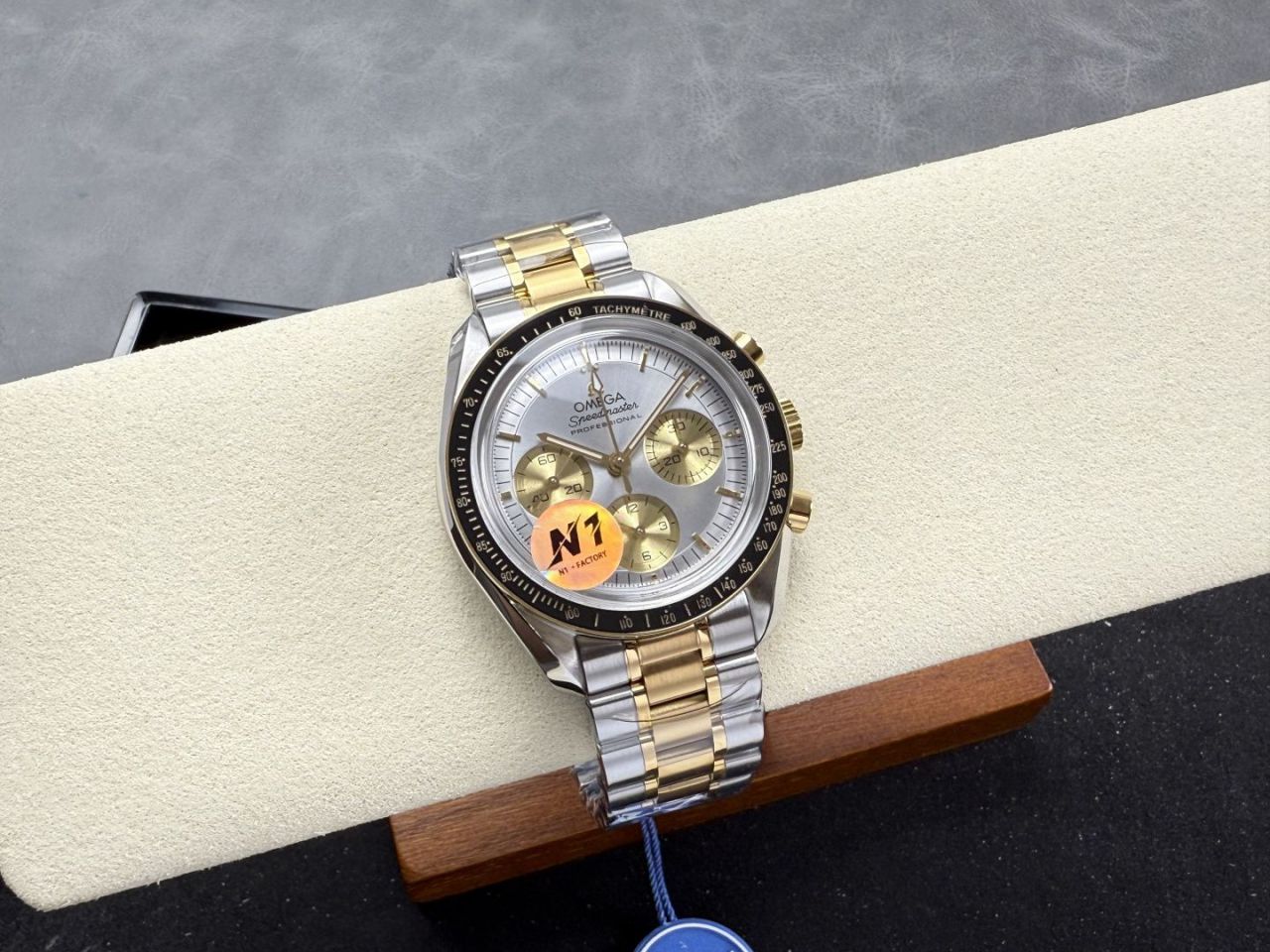 N1欧米茄超霸系列310.60.42.50.02.001腕表 /  