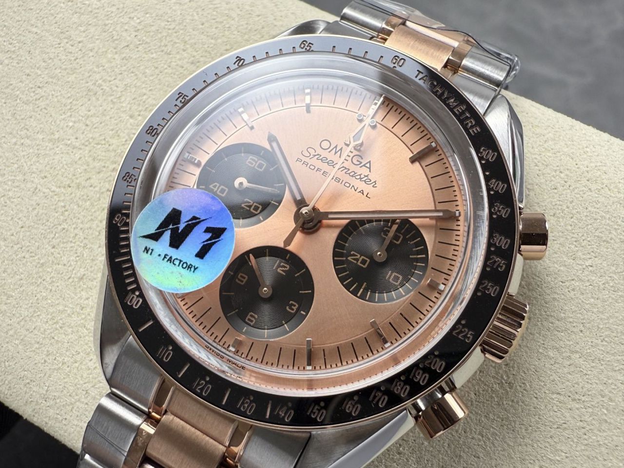 N1欧米茄超霸系列310.20.42.50.99.001腕表 /  