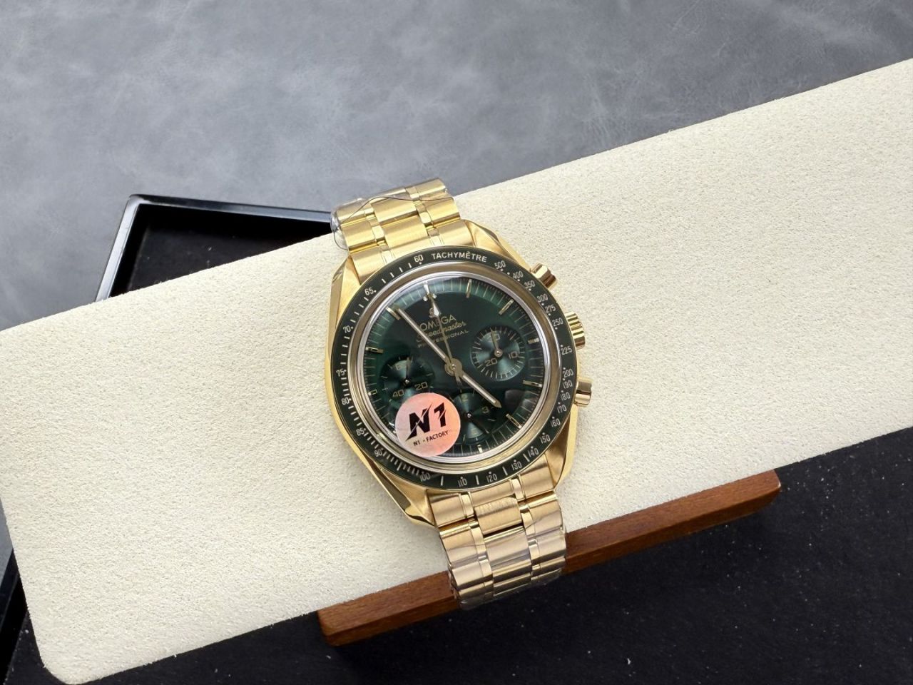 N1欧米茄超霸系列310.60.42.50.10.001腕表 /  