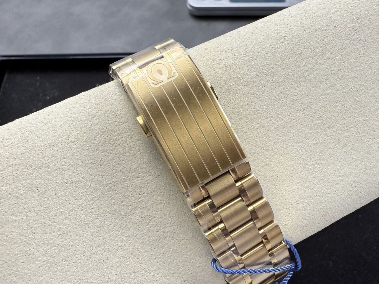 N1欧米茄超霸系列310.60.42.50.10.001腕表 /  