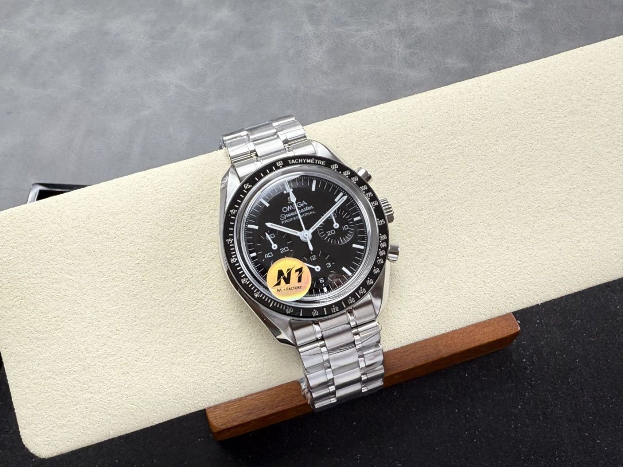 N1欧米茄超霸系列310.30.42.50.01.001腕表 /  