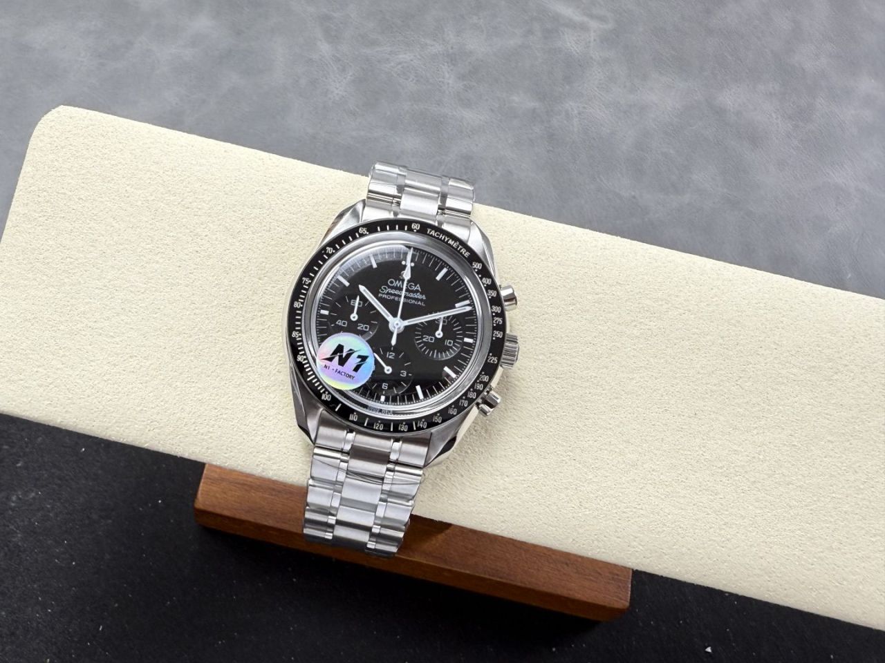 N1欧米茄超霸系列310.30.42.50.01.001腕表 /  