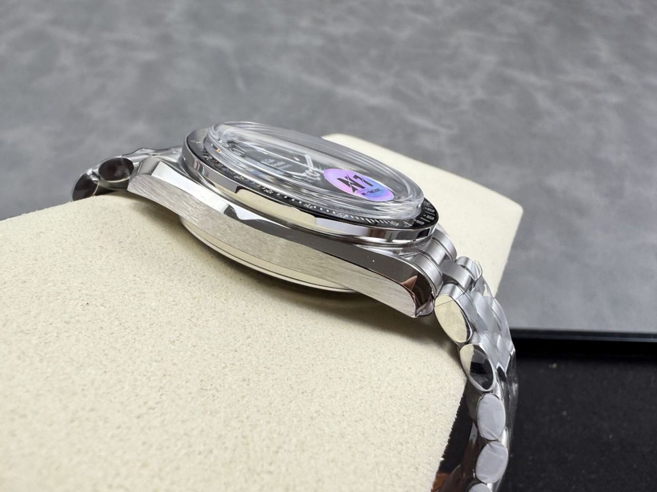 N1欧米茄超霸系列310.30.42.50.01.001腕表 /  